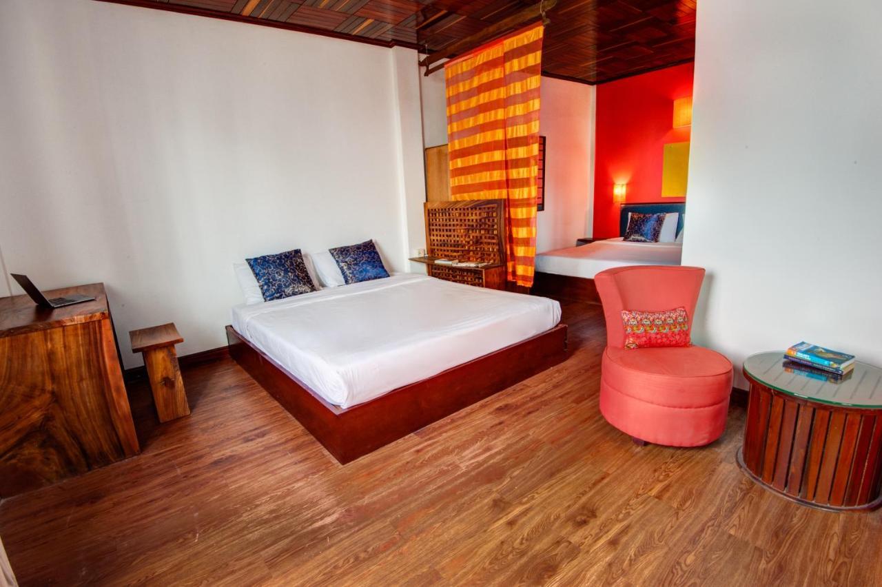 Mad Monkey Hostel Phnom Pen Exterior foto