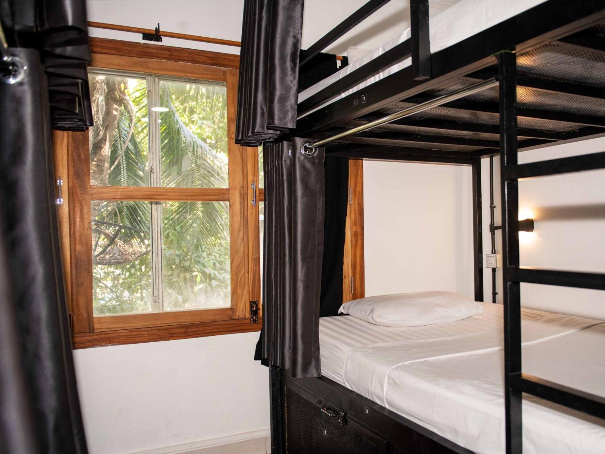 Mad Monkey Hostel Phnom Pen Exterior foto