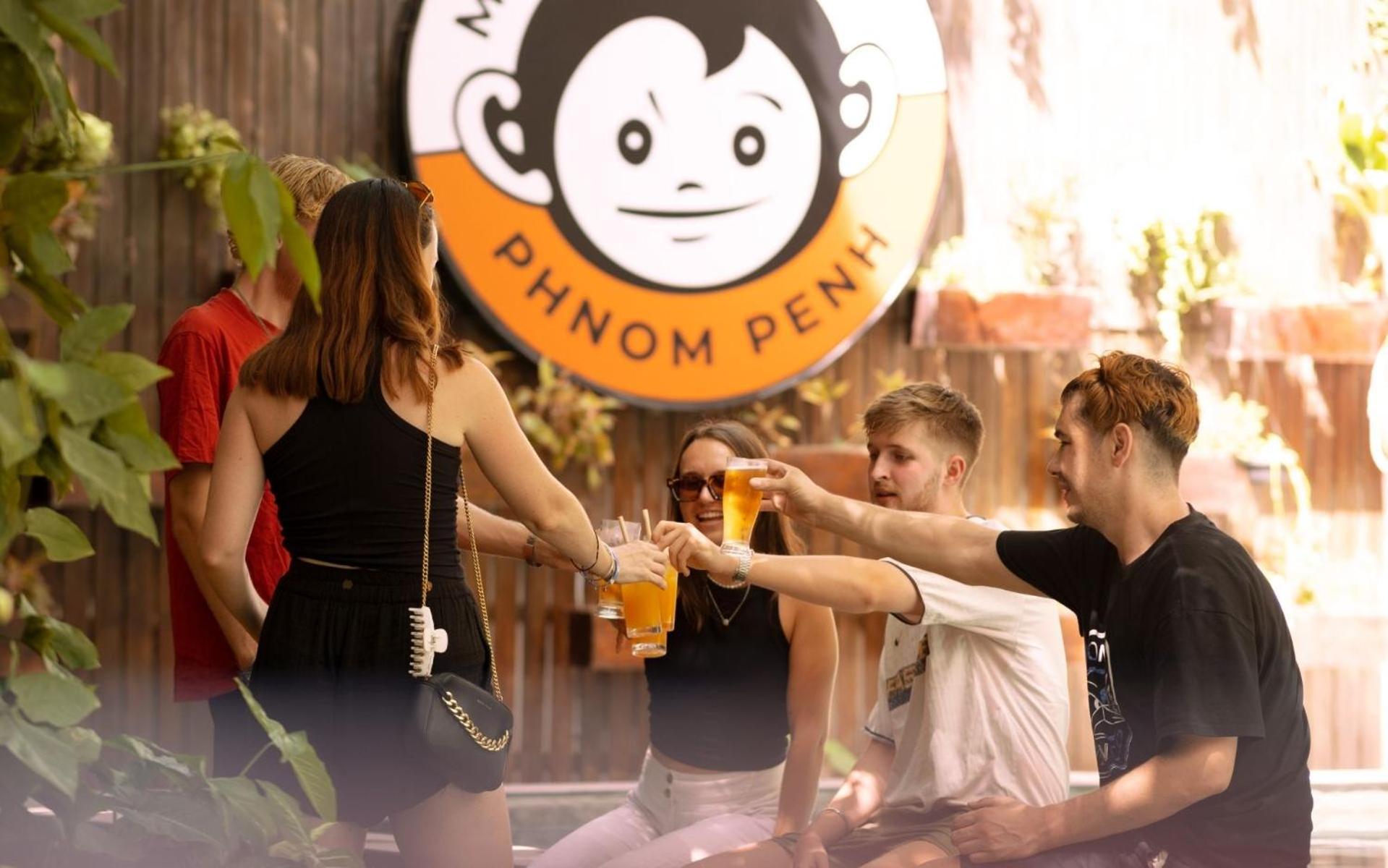 Mad Monkey Hostel Phnom Pen Exterior foto