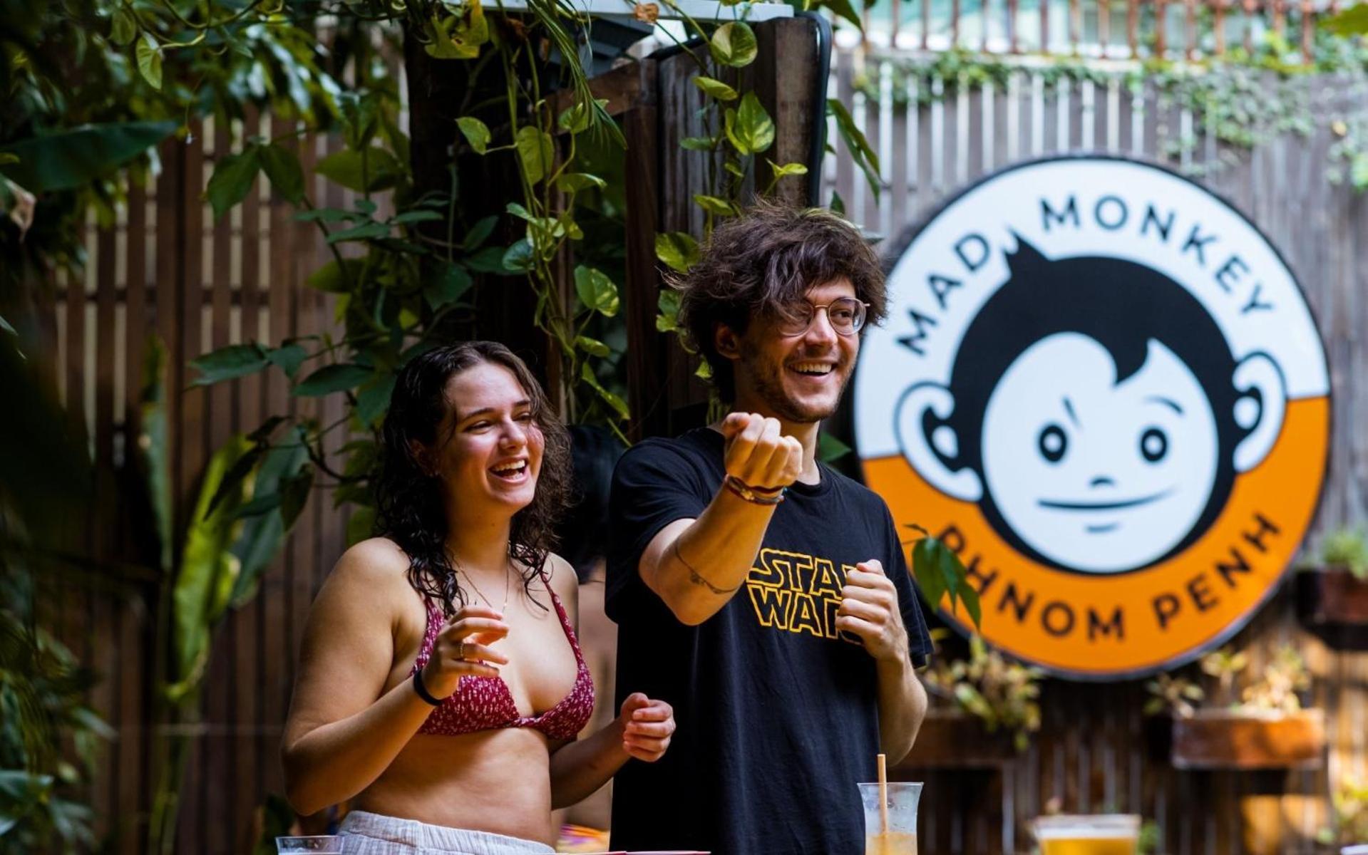 Mad Monkey Hostel Phnom Pen Exterior foto