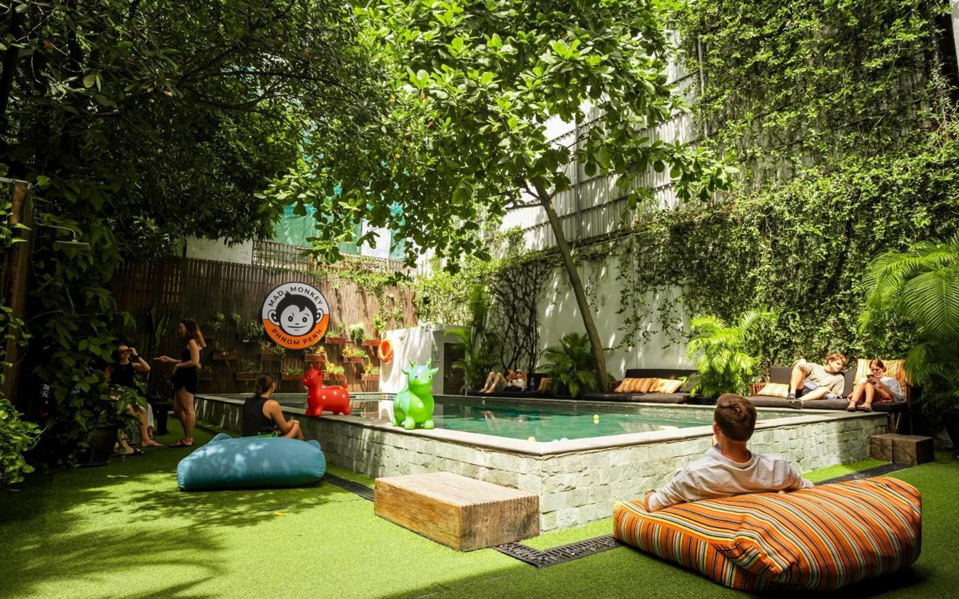 Mad Monkey Hostel Phnom Pen Exterior foto