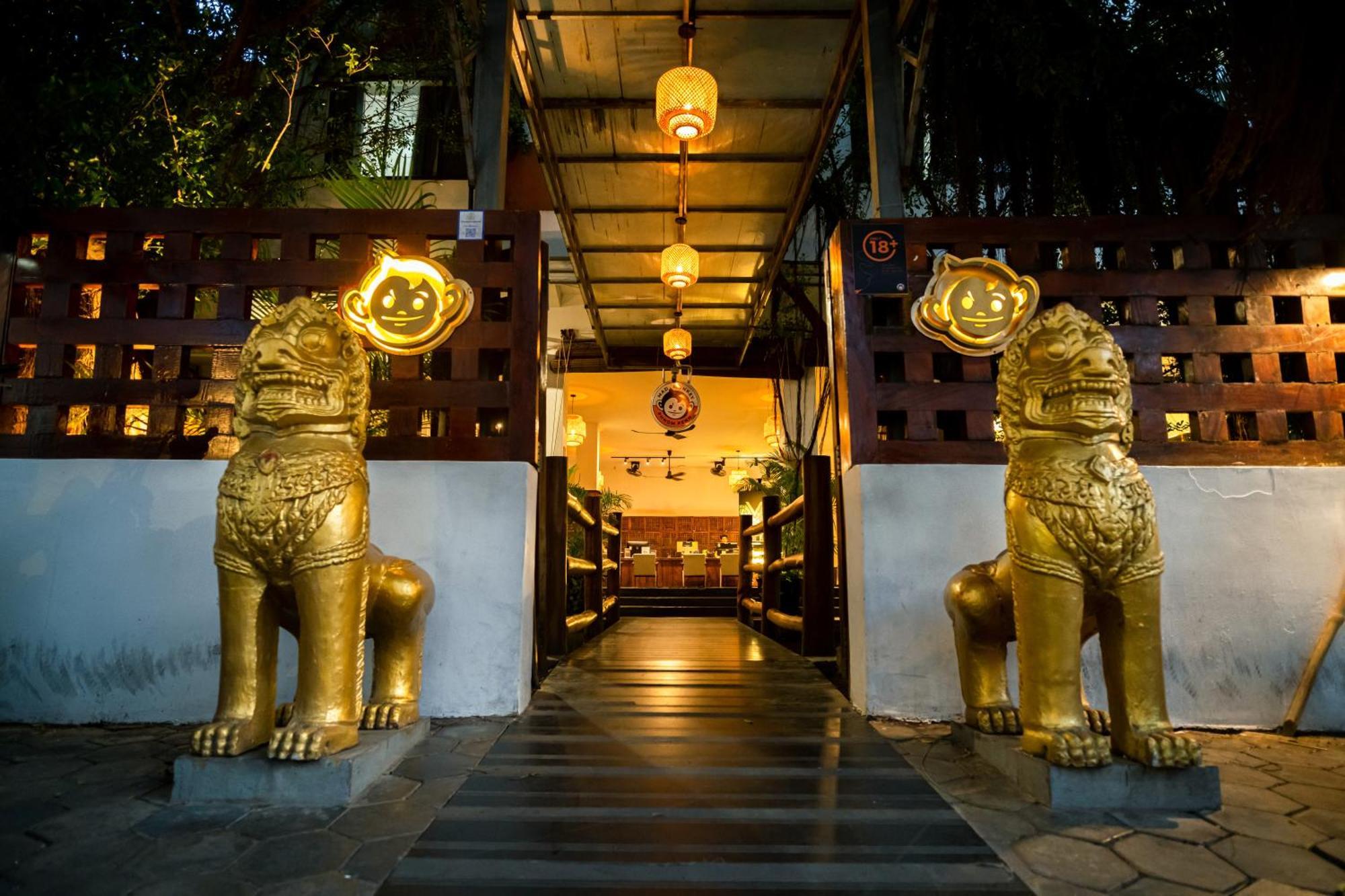 Mad Monkey Hostel Phnom Pen Exterior foto